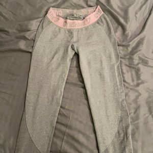 Gym shark leggings